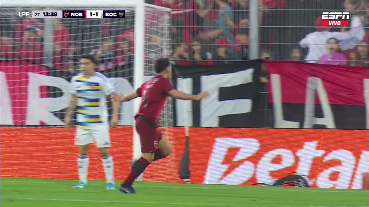 🔎En la previa del gol de Cóccaro, Villa aún tenía una pelota cuando Newell's sacó el lateral donde nació el empate del local ante #Boca.