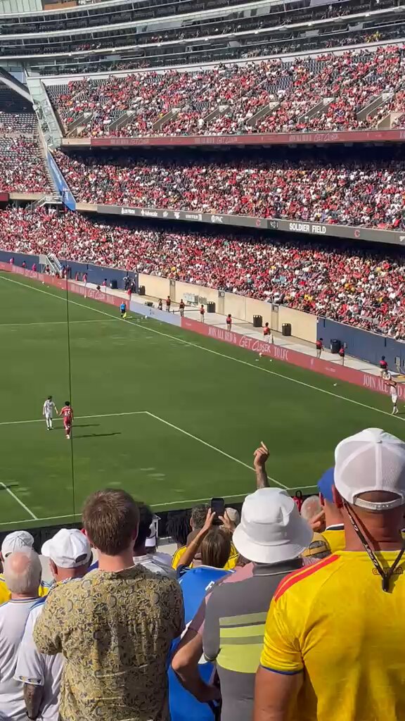 Scenes after DCL’s header