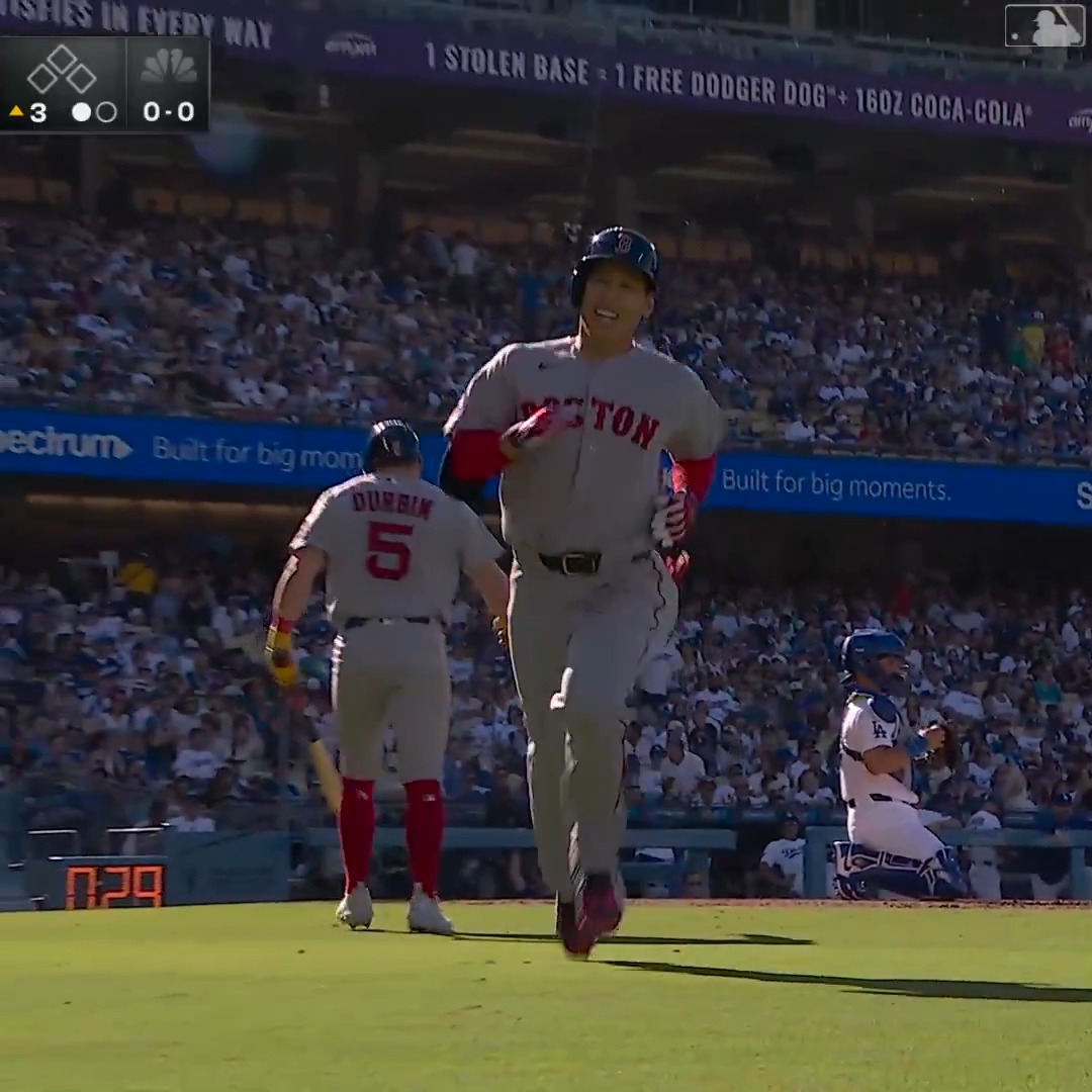 The 3rd homer of the inning belongs to Masa!