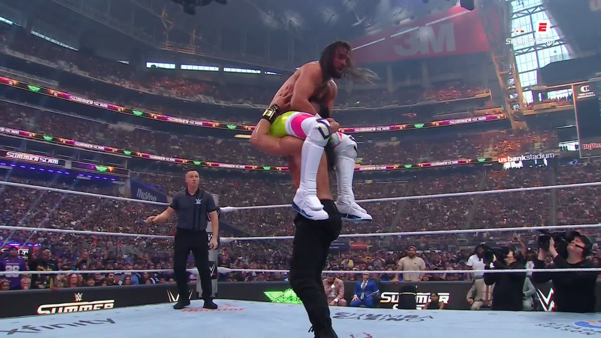 A STOMP FROM REIGNS 🤯 And Seth Rollins KICKS OUT!!!
