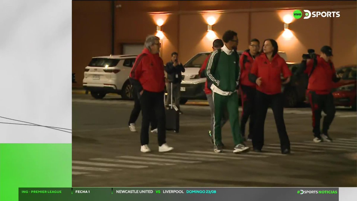 ¡VOZINHA LLEGÓ A CHILE PARA SUMARSE A COLO COLO! El arquero de Cabo Verde aterrizó en Sudamérica para unirse al Cacique y fue recibido por una multitud de hinchas. Rodrigo Vera H #DSPORTSNoticias