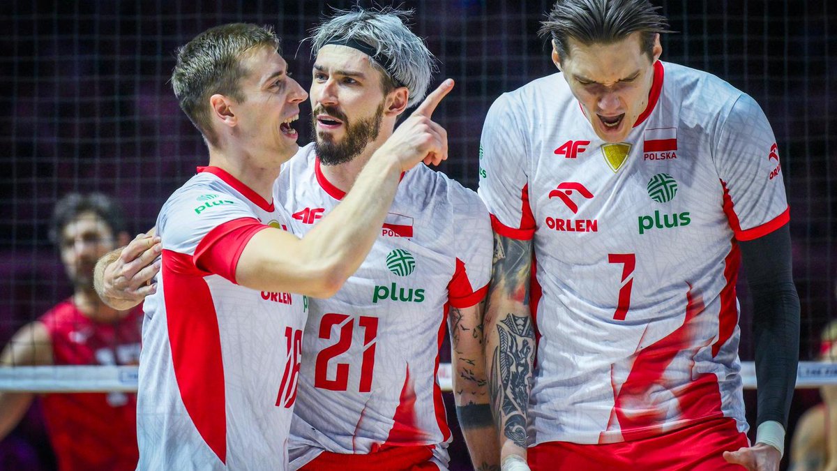 #VNL2026: POLAND FIND GOLD IN CHINA AGAIN! 🇵🇱🏆🔥 The champions have done it again! Poland 🇵🇱 defend their VNL title with three huge wins in Ningbo Beilun. 🏐 Quarterfinals: 3-1 vs Ukraine 🇺🇦 🏐 Semifinals: 3-0 vs Slovenia 🇸🇮 🏐 Final: 3-2 vs USA 🇺🇸 A brilliant team effort from start to finish as Poland lift the trophy for the second year in a row. ✨ Congratulations to the back-to-back #VNL2026 champions, Poland! 🇵🇱🏆 📺 Watch the replays on VBTV: 🏐 #BePartOfTheGame #Volleyball #VNLFinals