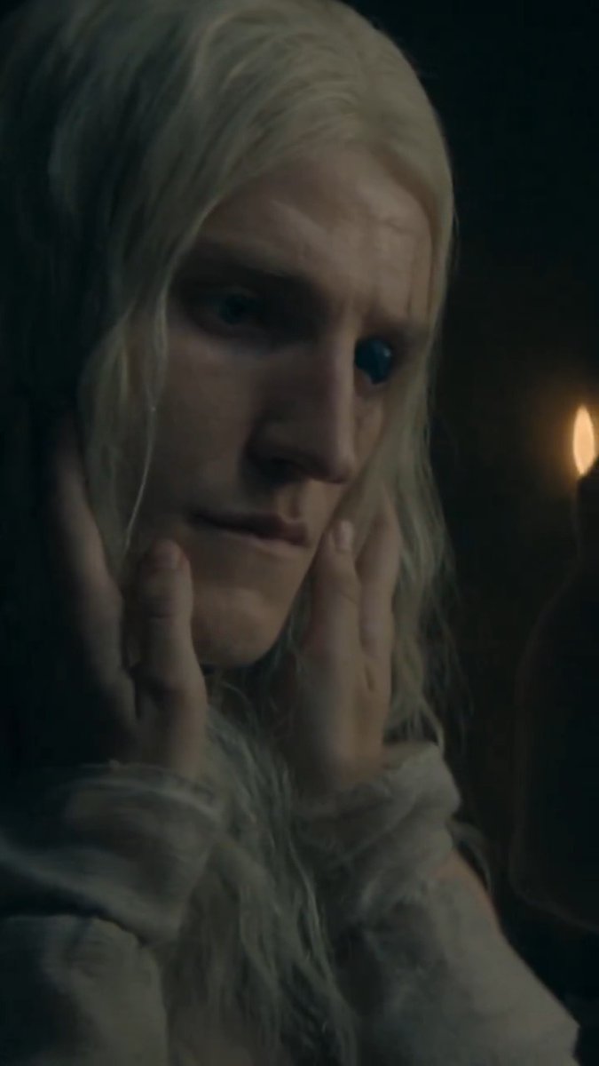Mas não tem UM MINUTO DE PAZ em Westeros mesmo viu 🤢 Já pode ir me tirando!!!! ✋ #ACasaDoDragão