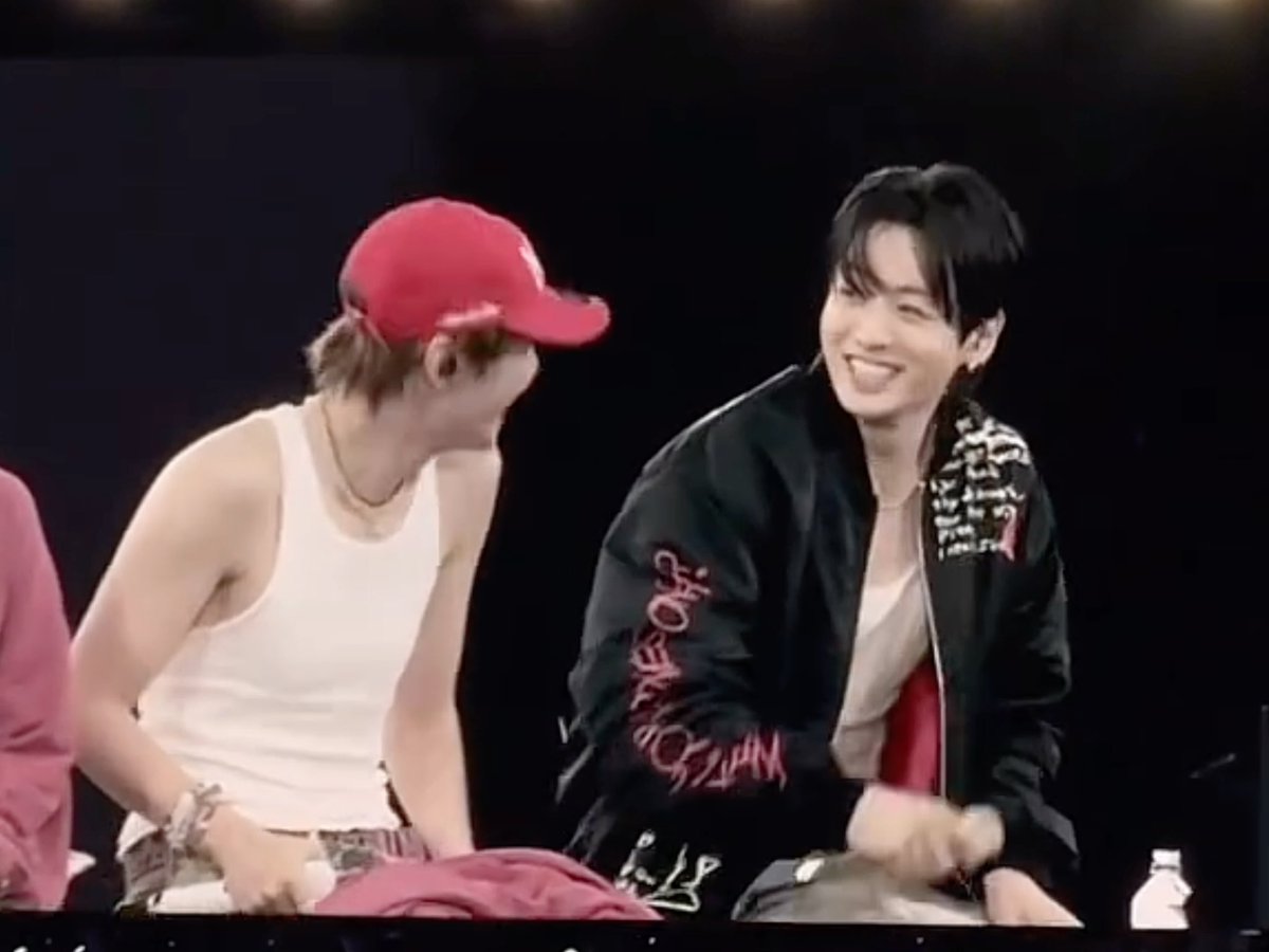 🐰 ah, first of all, today… everyone, thanks to you all, i was so happy. 🐰: and recently, i had a dream… 👩 : today thanks to you, i had a lot of fun! 🐰 : …⁉️😂 🐿 : ❓🤣 🐰 : actually, i had a dream recently😂 👩 : recently, i had a dream