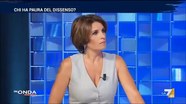 #AscanioCelestini: “Viviamo in un paese nel quale rischi di finire in galera se stai seduto in una stazione con le mani alzate [...] L'occupazione di un terrazzo è una cosa che è andata nel penale. Poi chi è che occupa un terrazzo? Generalmente uno senza casa” #InOnda #Celestini
