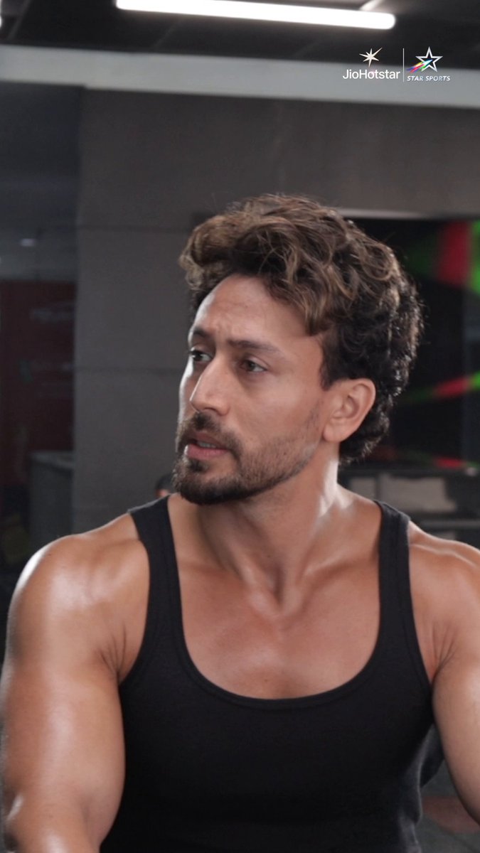 𝐵𝑇𝑆 𝑛𝑒𝑣𝑒𝑟 𝑙𝑜𝑜𝑘𝑒𝑑 𝑡ℎ𝑖𝑠 𝑐𝑜𝑜𝑙. 😎💪 #TigerShroff brought his signature energy to the Premier League, and here's a sneak peek from behind the scenes! 🔥 #PremierLeague starts 22nd AUG on Star Sports &amp; JioHotstar | #PLonJioStar