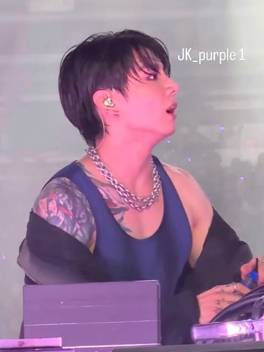 jungkook, ohMYGOD.