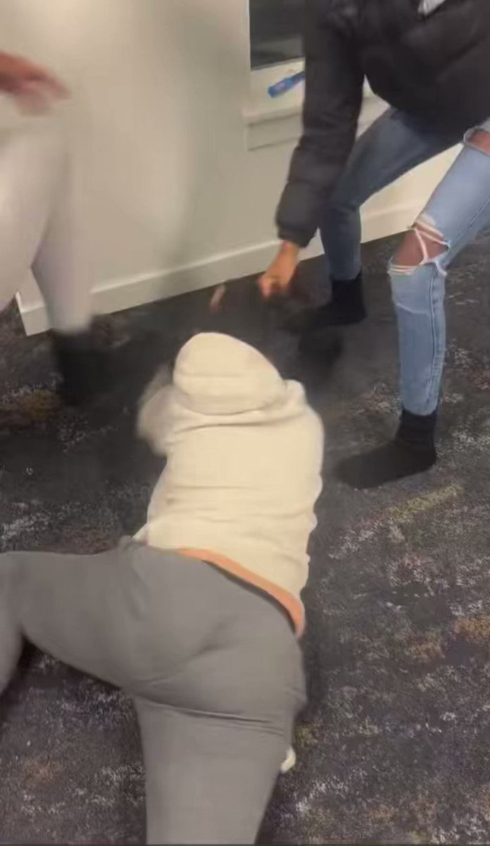 black girls jump pregnant woman talking sh!t online😳 is it too much?