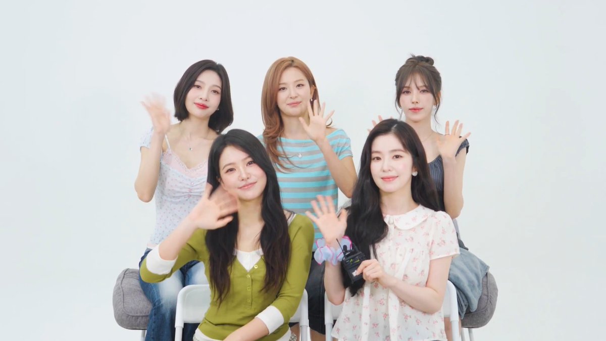 #RedVelvet(Red_Velvet_JP) Summer Mini Album『Velvet Summer』配信開始🐚 タイトル曲「Surfin' Boy」はRed Velvet流の新たなサマーソング🏄 このあと22時からは特集ラウンジも開催💗 一緒に盛り上がりましょう🎶 ▼参加URL ▼アルバムを聴く