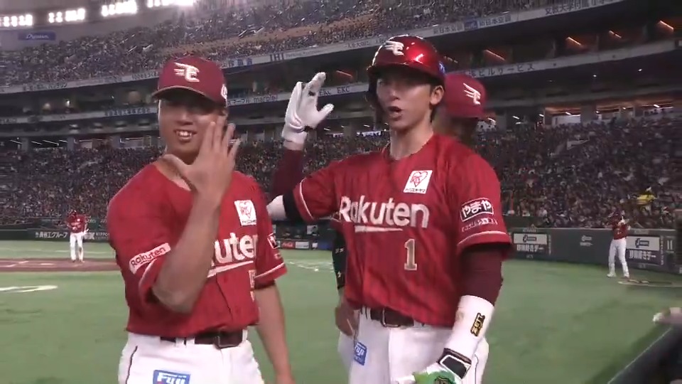 【2回表:B 1-5 E】 #宗山塁 選手 ライトへのホームランでリードをさらに広げる! ■宗山選手コメント 打ったのはスライダーです。 塁に出ようと思った結果がホームランになってよかったです。 勝てるように頑張ります。 (真剣な表情で) #RakutenEagles #強鷲革新