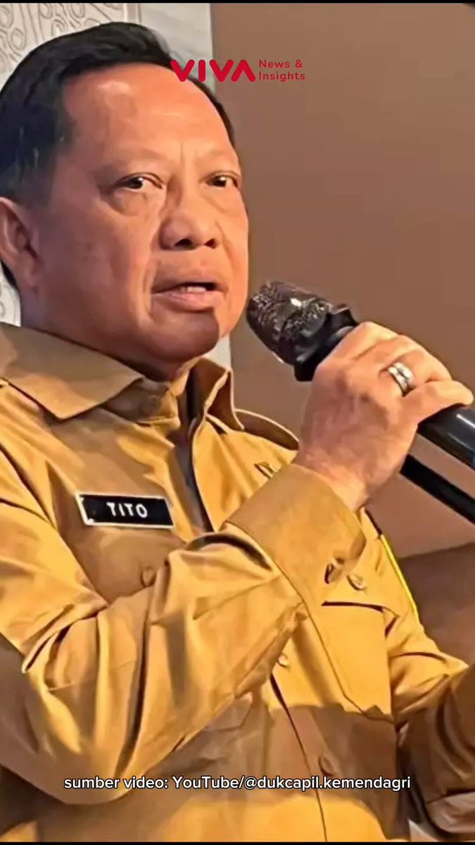Menteri Dalam Negeri (Mendagri) Tito Karnavian menyoroti tingginya biaya pendidikan di Indonesia yang terbilang mahal jika dibandingkan dengan negara tetangga, Singapura. Hal itu disampaikan Tito dalam Rapat Koordinasi Nasional (Rakornas) Dukcapil dan Rilis Data Kependudukan Semester I Tahun 2026, pada Senin, 3 Agustus 2026. Cerita Mendagri Tito Ungkap Biaya Pendidikan di Singapura Lebih Murah dari Indonesia ___ #vivanews #vivaflash #kemendagri #titokarnavian #pendidikan