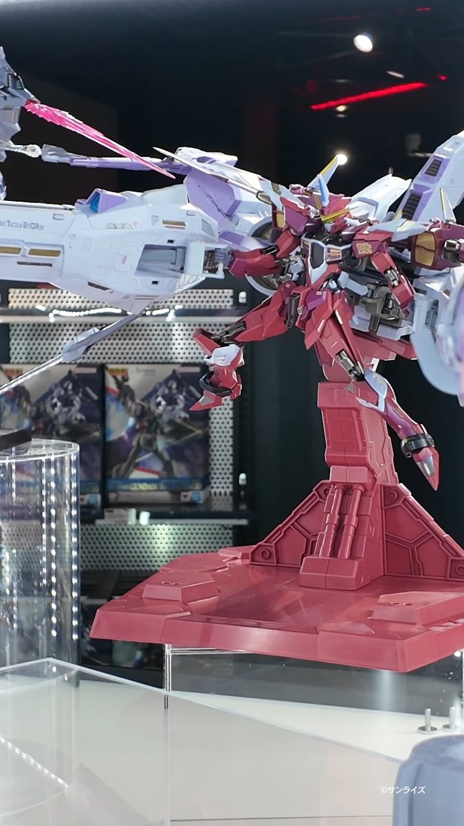 8月4日16時より2次受付開始の「METAL BUILD ミーティア」は、開発中サンプルが秋葉原の #魂ストア にて展示中。 商品担当者が手掛けた展示作業の様子を動画でお送りします。 細部までこだわった展示と、そのボリュームをぜひその目でご確認ください。 #g_seed #METALBUILD #ガンダムフィギュア