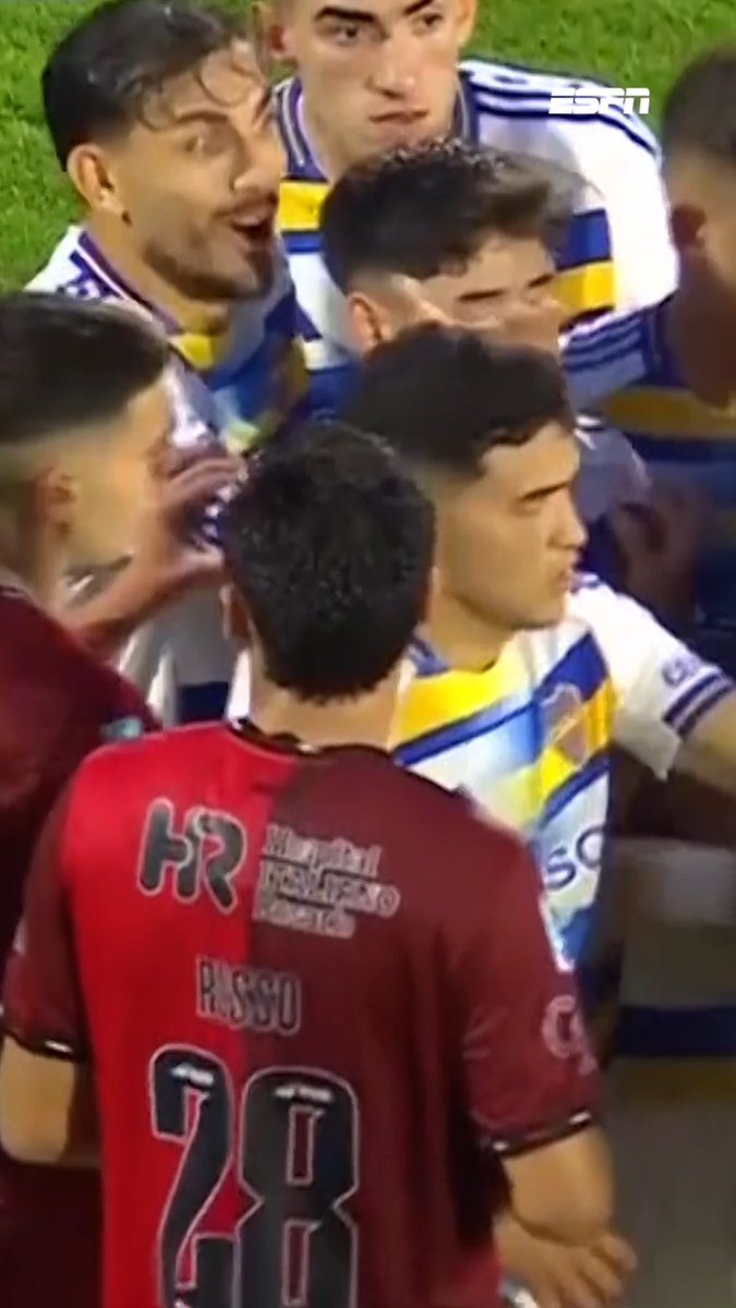 Leandro Paredes laat zich kort na WK-finale opnieuw van zijn slechtste kant zien 🟨🇦🇷