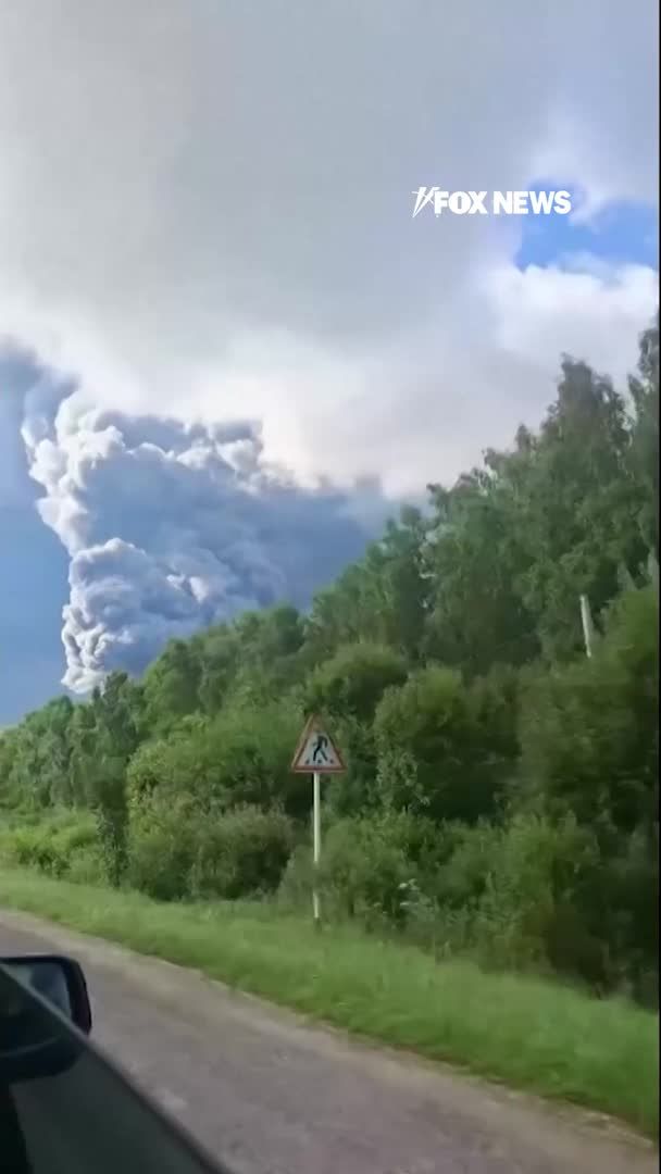 A Russian Wildberries warehouse in the Vladimir region caught fire after what the company said was a Ukrainian drone attack, prompting the evacuation of employees. Video shows thick smoke rising from the warehouse as firefighters respond to the blaze, while authorities say two people suffered minor injuries.