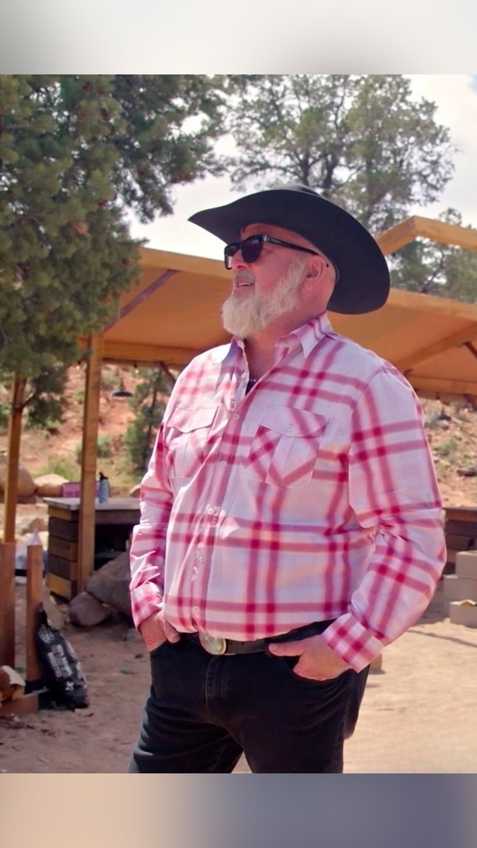 The Big Burn has only just begun, but Andrew Zimmern and Moe Cason are already back to turn up the *grind* for the teams 👀 #FNPitmasters > Tonight @ 9|8c