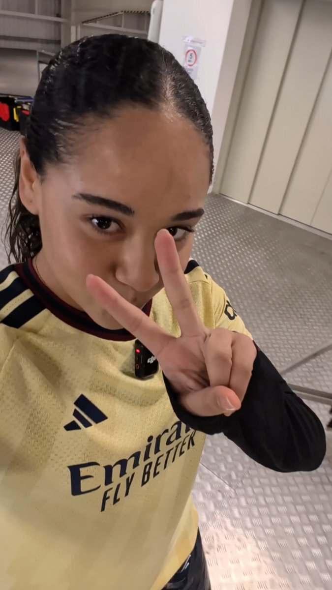 What goes on behind-the-scenes at kit shoot day? Liv Smith brings you along an exclusive look at the brand-new 26/27 third jersey, available now on Arsenal Direct and in-store 🛒