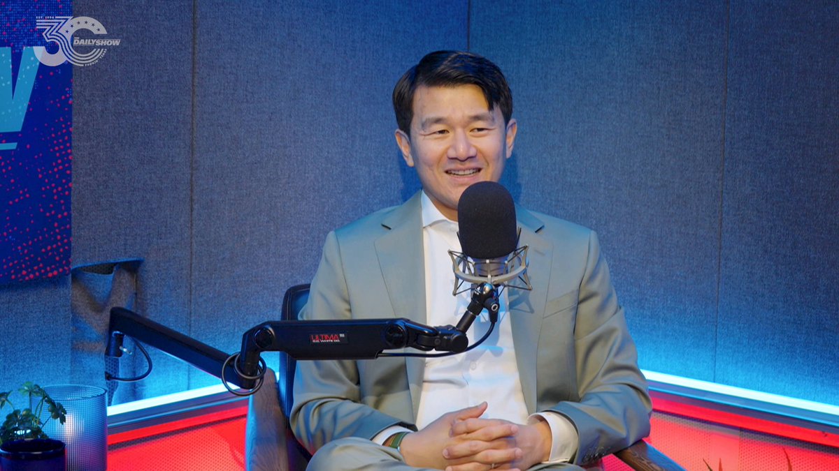 .Ronny Chieng and Jordan Klepper can't get enough of Brian Unger's legendary interview with a Disney-obsessed man who's been married six times #TDS30
