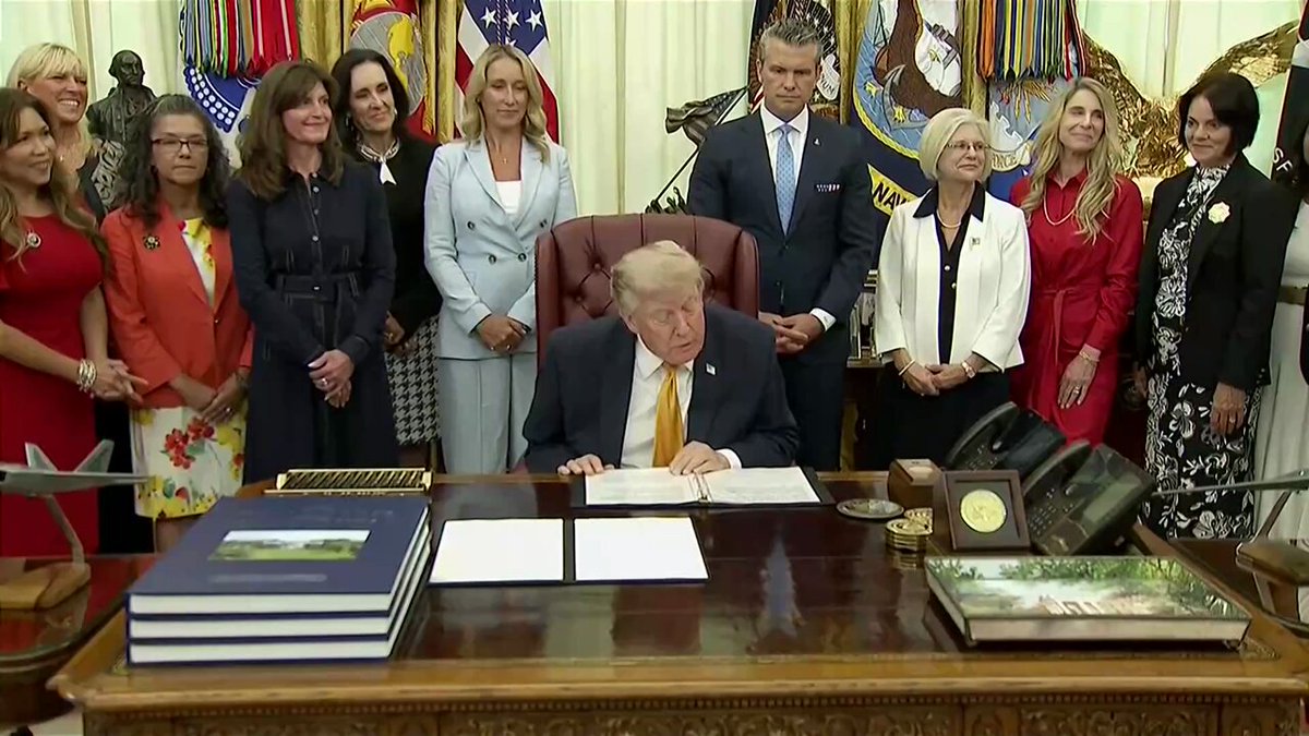 🚨 NOW: President Trump is in the Oval Office signing an executive order creating the President's Military Spouse Commission, saying this will give military families a "DIRECT LINE" to the White House "This commission will provide recommendations for improving the quality of life for military spouses so that we can better support both our military families and the entire United States armed forces." "The commission will develop suggestions to address particular challenges in housing, employment, healthcare, education, child child care, and just about everything else you can think of." 🇺🇸 The Commission will be chaired by Jennifer Hegseth, with a board consisting of over other 20 military spouses.
