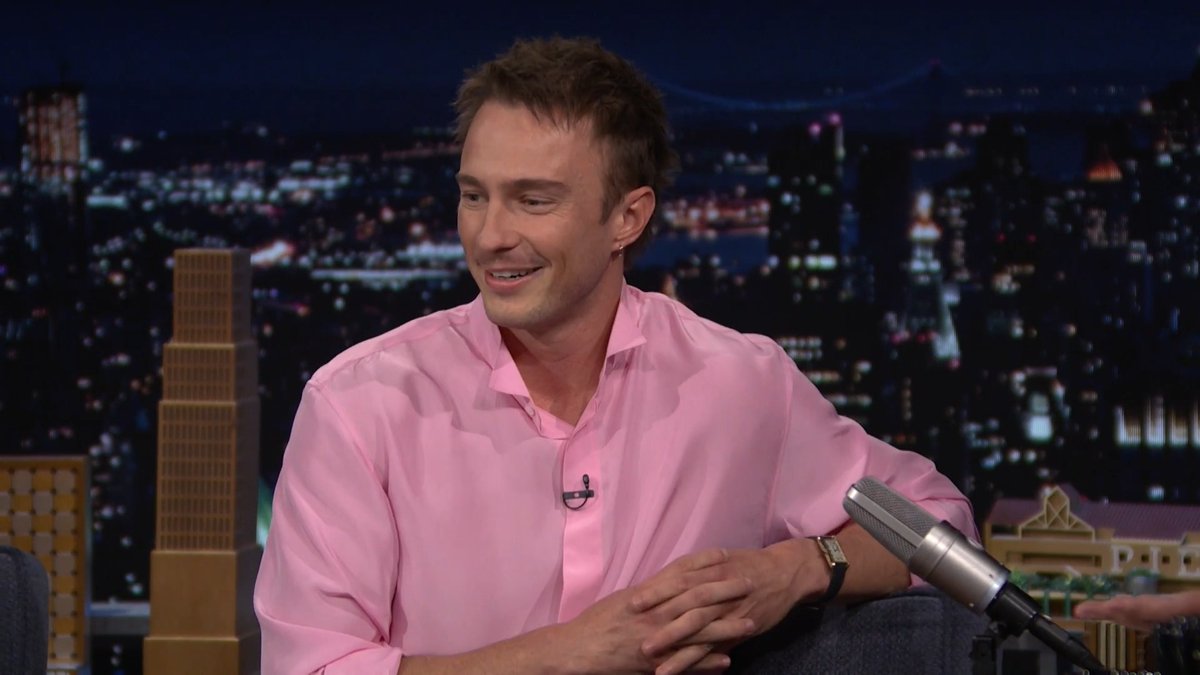 Drew Starkey thought he was Harry Potter because they have similar scars 🤣 #FallonTonight