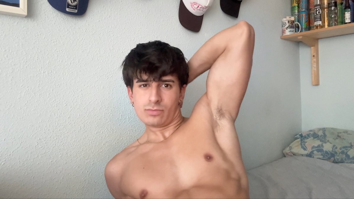 Queréis ver lo que escondo?? #gay #twink #top #gayespaña