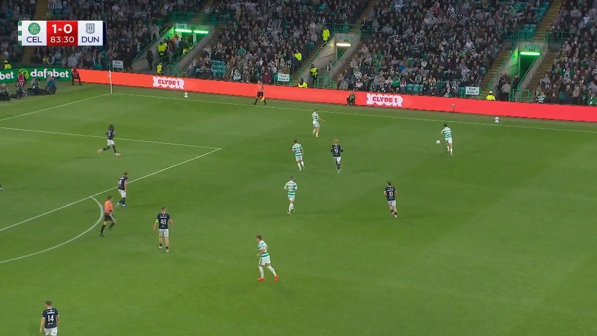 😮 “It hasn’t been his night” Celtic’s record-signing Kasper Hogh comes within inches of doubling their lead ⤵️