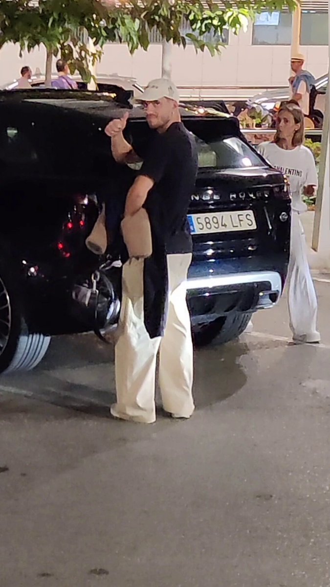 Acaba de llegar Giovani Lo Celso junto a su familia a Ibiza. #Scaloneta #FarandulaShow #Ibiza #verano #vacaciones Giovani Lo Celso