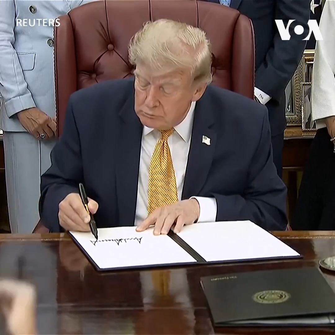美国总统特朗普8月3日签署行政命令,成立“军人配偶委员会”。白宫表示该委员会将着力解决军人配偶面临的各种挑战,包括因频繁搬迁以及军人因执行部署任务而长期离家所带来的问题。委员会将由美国国防部长皮特·赫格塞斯的妻子珍妮弗·赫格塞斯(Jennifer Hegseth)担任主席。 更多: