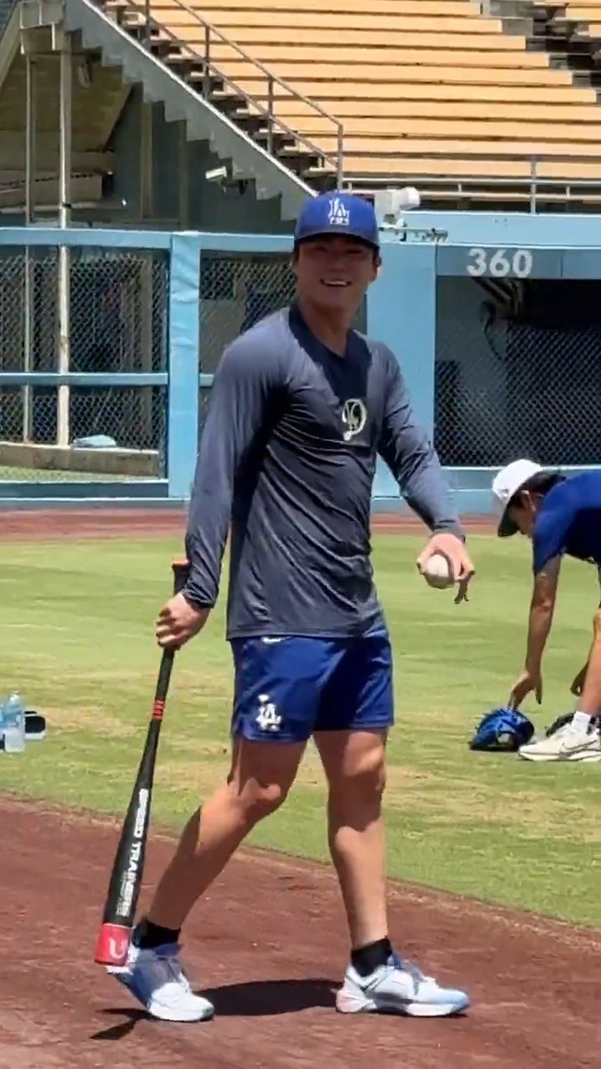 Yoshinobu's back in LA hitting dingers. 😳