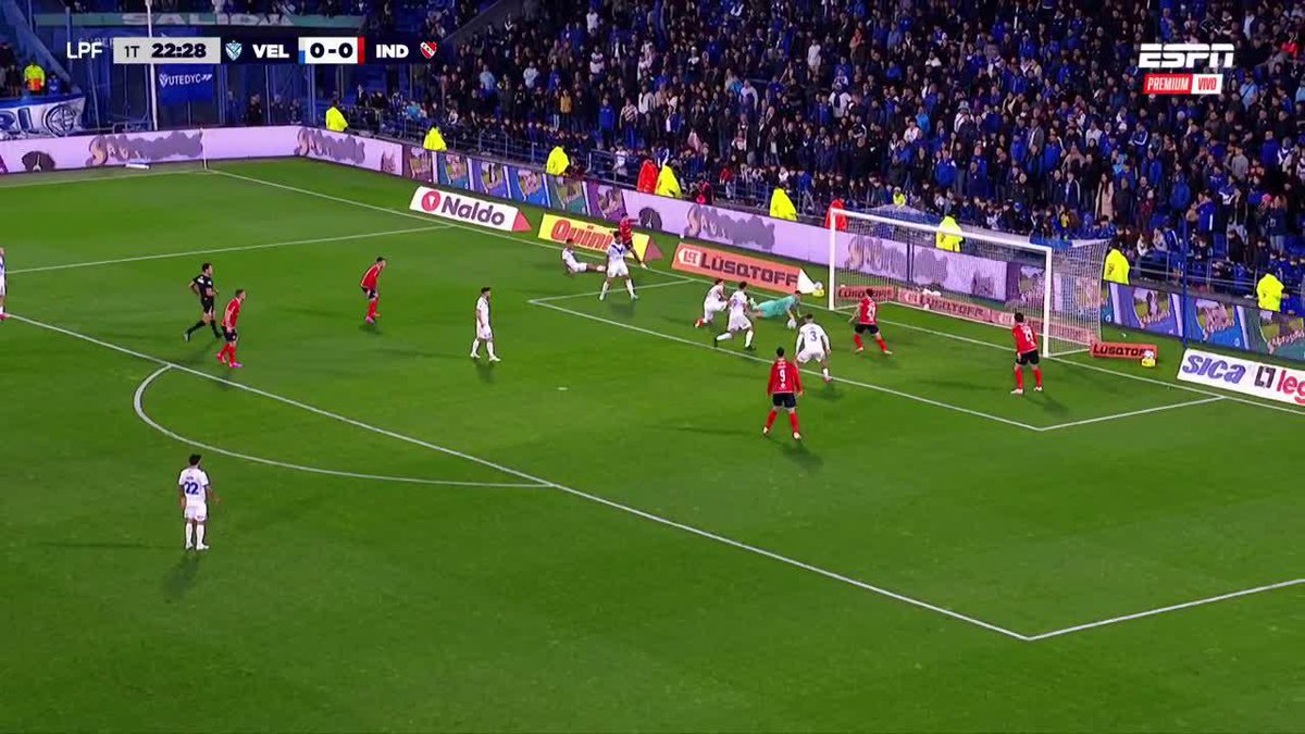 ¡ATAJADÓN DE MARCHIORI! El arquero de Vélez sacó una mano milagrosa para imperdir el gol de Independiente. ▶️ ESPN Premium | Suscribite al Pack Fútbol | #TorneoClausura 🇦🇷