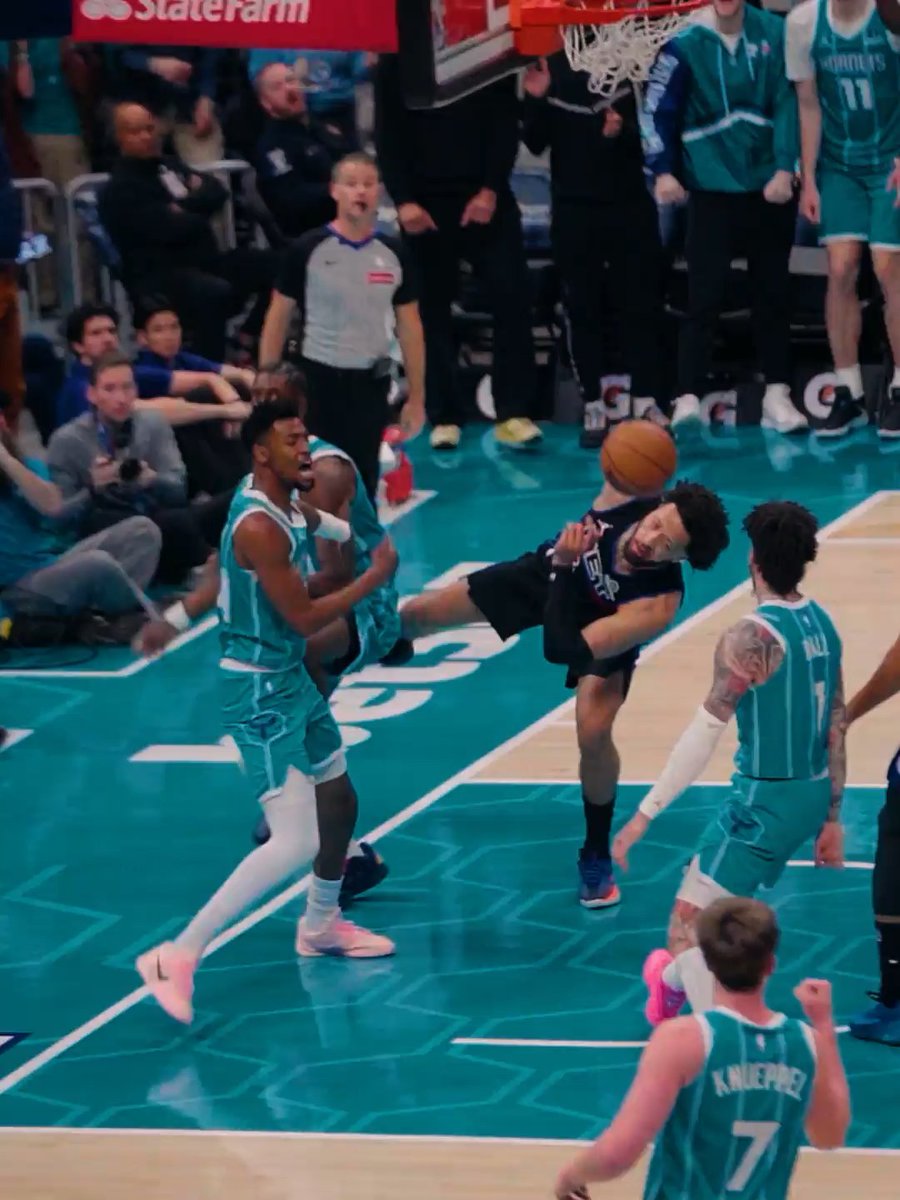 blessing your feed with some Brandon M. slams in honor of nba dunk week 💥