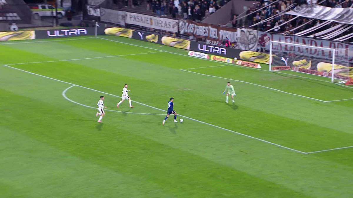 É amigos, o Talleres do Sampaoli começou a jogar futebol. 4x0 no Platense em Vicente Lopez, com golaços, incluindo esse do Franco Cristaldo. La Sampaoleta chegou.