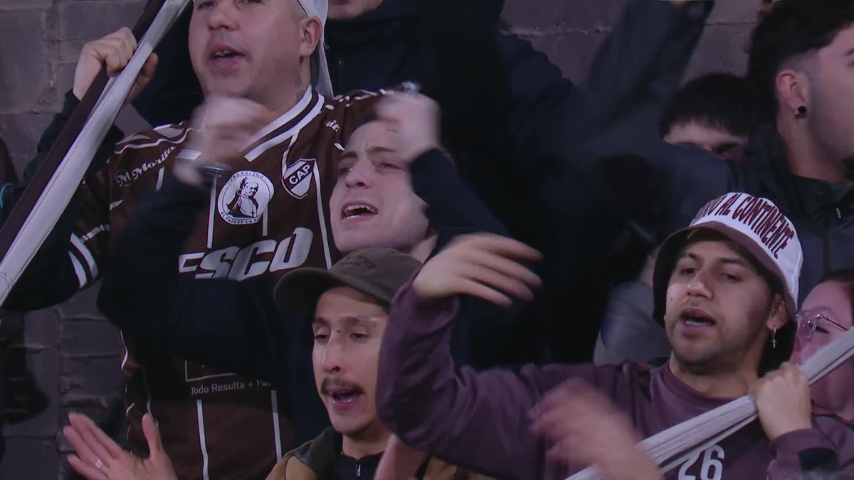 UNA NOCHE CON LOS ÁNIMOS MUY CALDEADOS: durante la derrota 0-4 de Platense con Talleres, los hinchas cantaron "JUGADOOOREES".