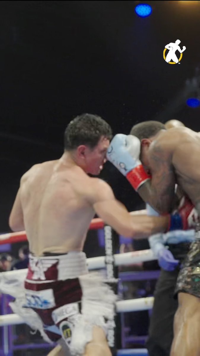 William Zepeda is built different inside the ropes 🇲🇽 #RoachJrZepeda