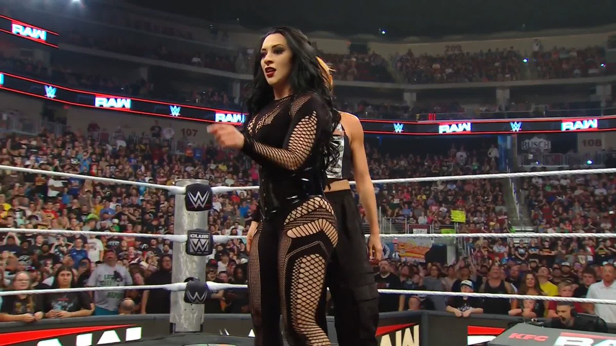 STEPHANIE VAQUER IS BACK 🔥🔥🔥 WHAT A MOMENT!!