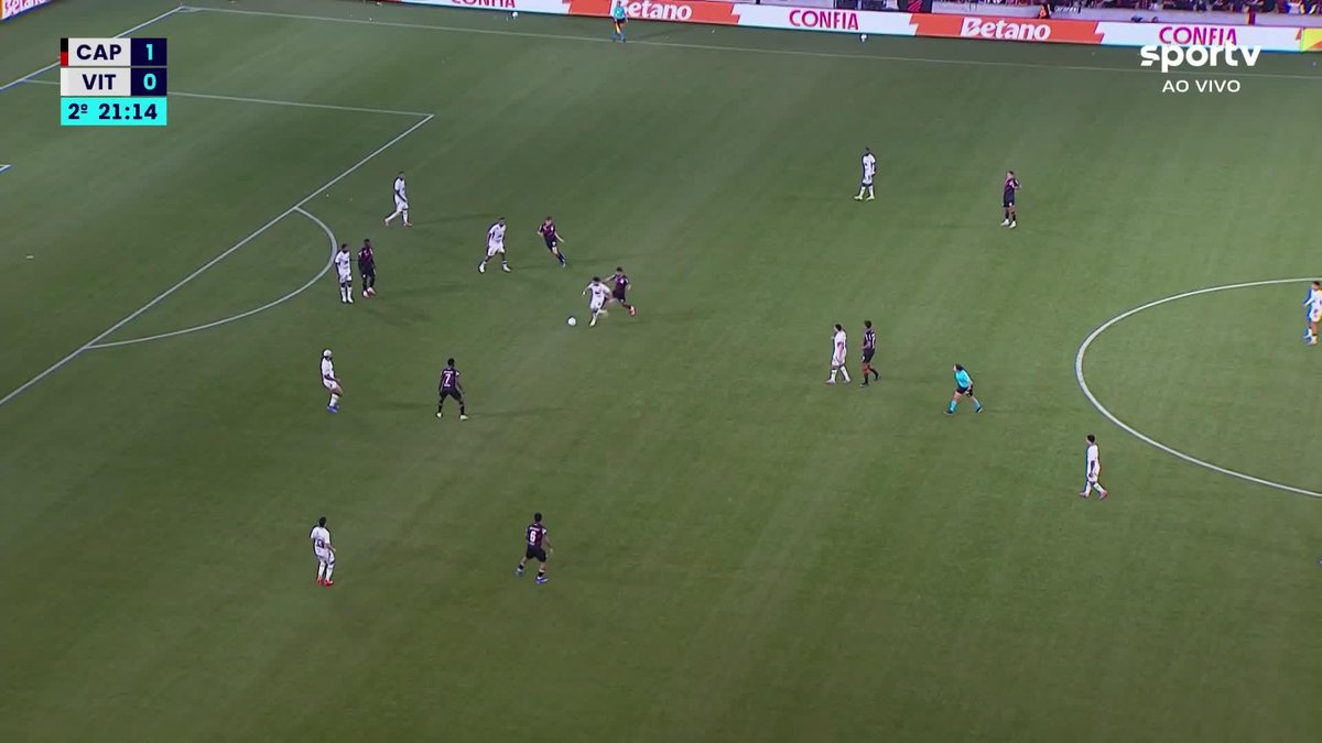 Vitória com um a menos! Martínez fez falta em Léo Derik, levou o segundo amarelo e foi expulso do jogo. #Futebol #CopaDoBrasil #AthleticoPR #Vitória