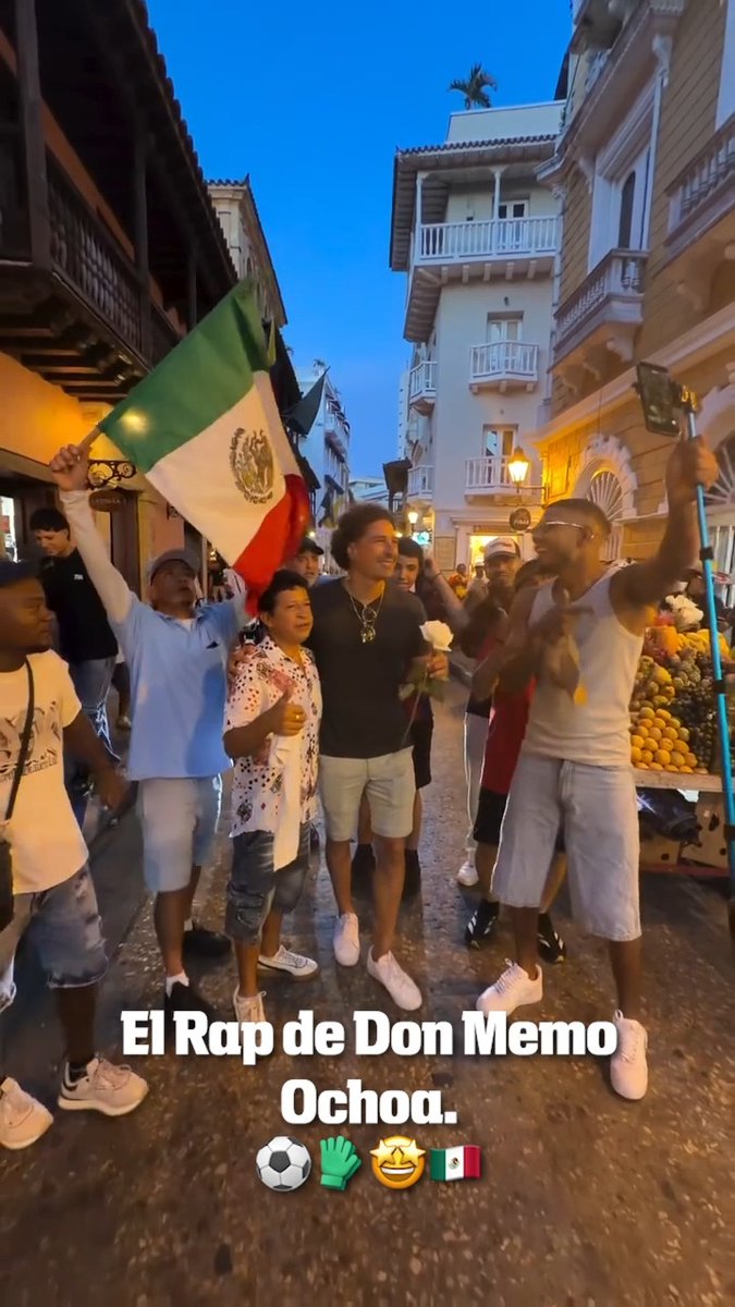 Memo Ochoa visitó Cartagena y fue recibido hasta con un Rap de unos fans.🤩🧤🎤 (Vía @yosoy8a/ig)