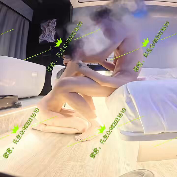 第三人称，耳光。 女主番茄味的西红柿 看上去可怜巴巴，其实她内心渴望耳光。 骚穴已经湿透了。。。。。 #小狗日记 #小狗日常 #耳光 #羞辱 #扇脸