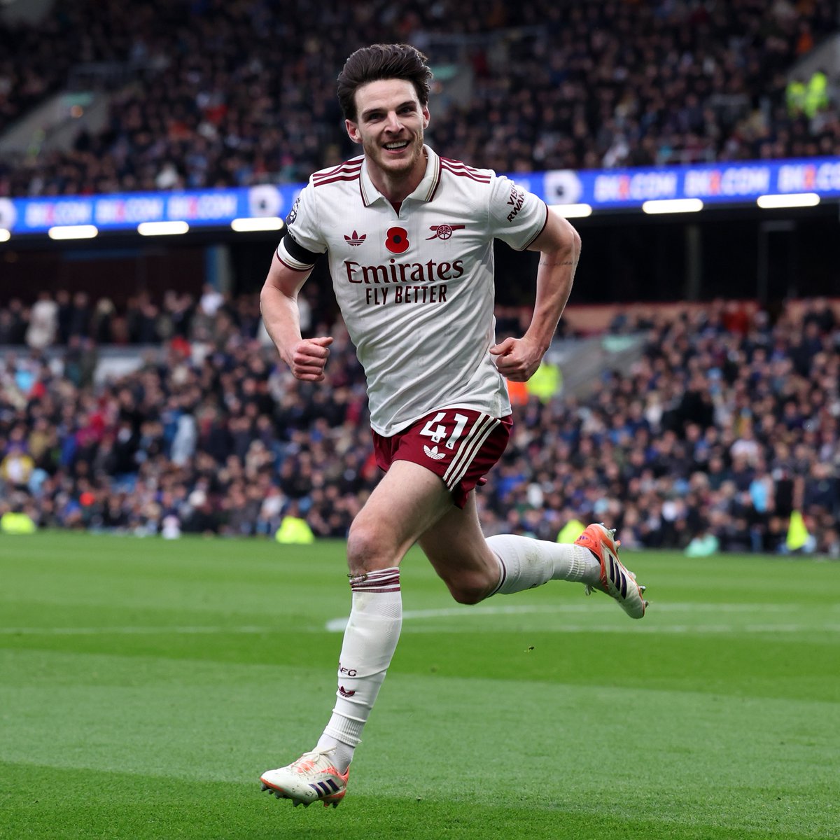 The weight of the pass from Declan Rice >>