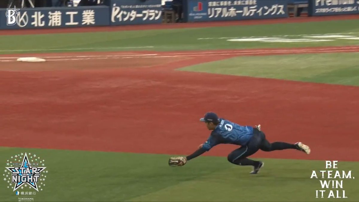 センターへ抜けそうな難しい当たりを #京田陽太 選手がダイビングキャッチ🎉 先発の #尾形崇斗 選手を助ける見事なファインプレー🥳🙌 4回表 DB 0 - 0 T #スターナイト #baystars