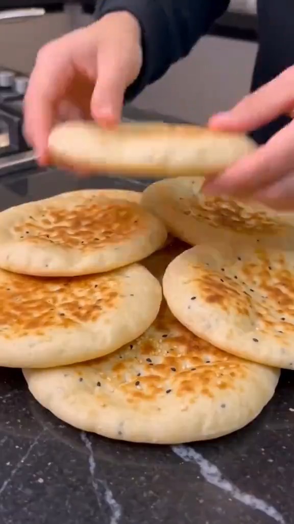 اول مرة اعرف الطريقة الصحيح لجعل الخبز بالطريقة هذي بدون مايخرب عليك 🤯