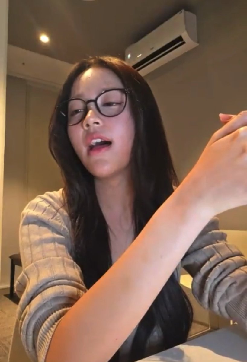 Idol mana lagi yang live nyanyi lagu diva kek gini 😭😭 Bohemian Rhapsody - Queen Mamaaaaaa 🎵🎵 Kapan lagi punya idol sekali live cover lagu total udah 6 😭😭😭😭