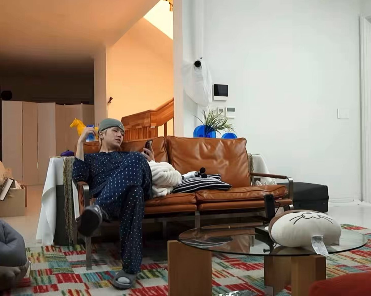 무슨 까먹고있던거 생각난거마냥 자러가네