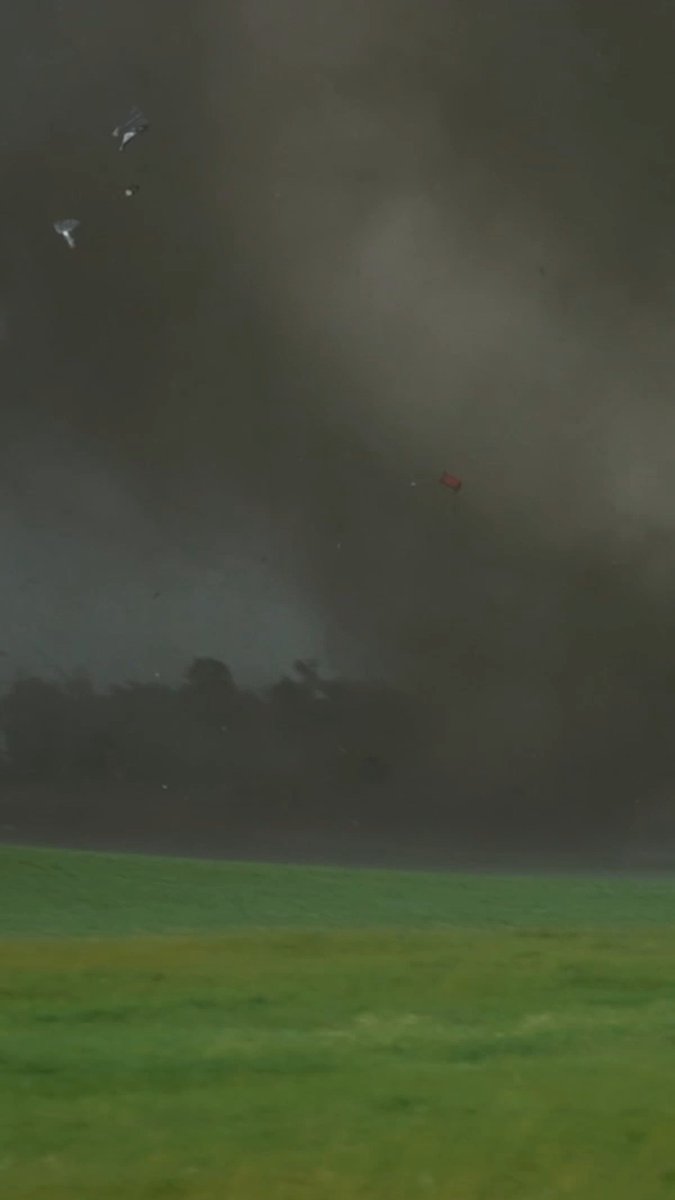 This storm shows no mercy. 🌪️ New #IntheEyeoftheStorm Sundays at 10P.