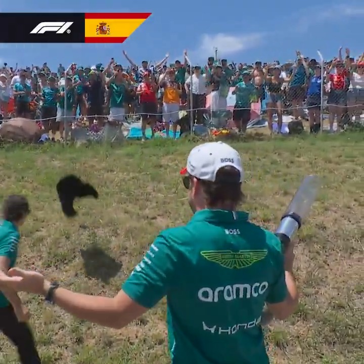 Sometimes the t-shirt throw doesn't always go their way 😬😅 #F1