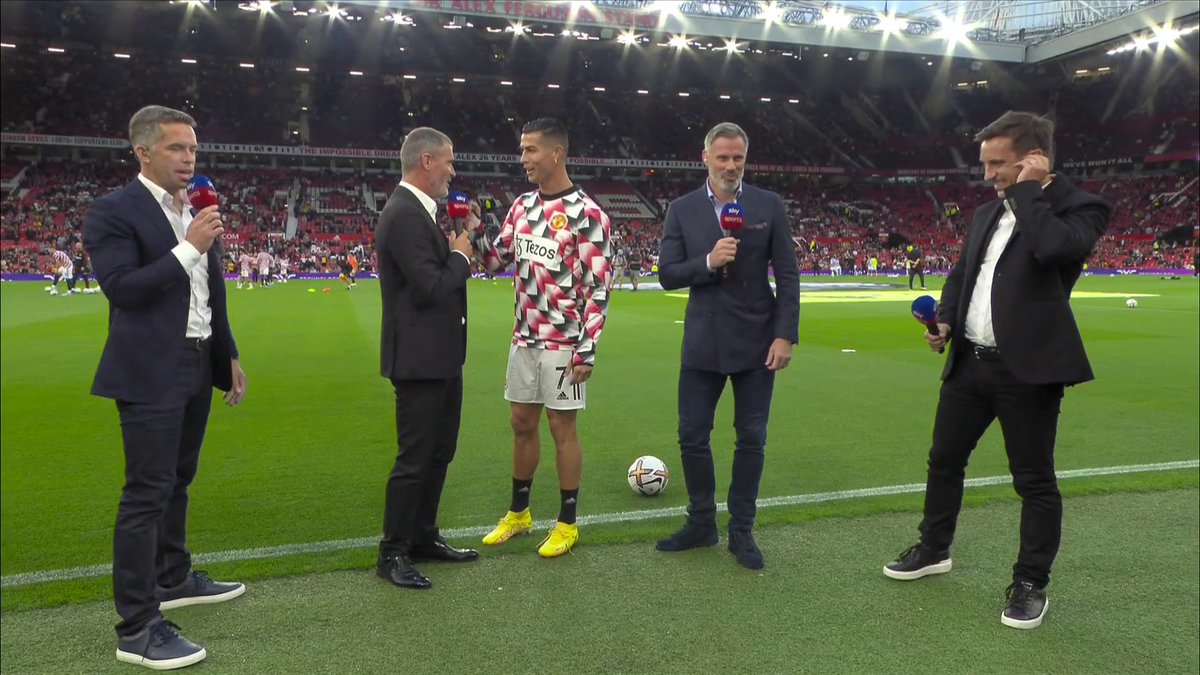 That look on Jamie Carragher’s face after Ronaldo ignored him, will forever live rent free in my head😭