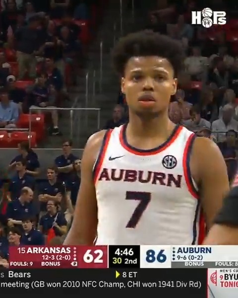 NEW: The Kentucky staff conducted a Zoom call with Keyshawn Hall on Monday, per source. Some concerns, but the 6-7 forward is a versatile playmaker, who can drive and shoot. Averaged 19.3 PPG and 7.1 RPG last season at Auburn, with 60.6% true shooting.