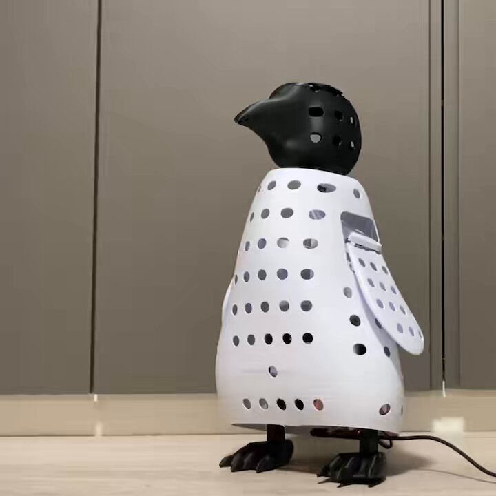 ペンギン動いた！赤ちゃんペンギンなので、あえて自由度は少なくしています