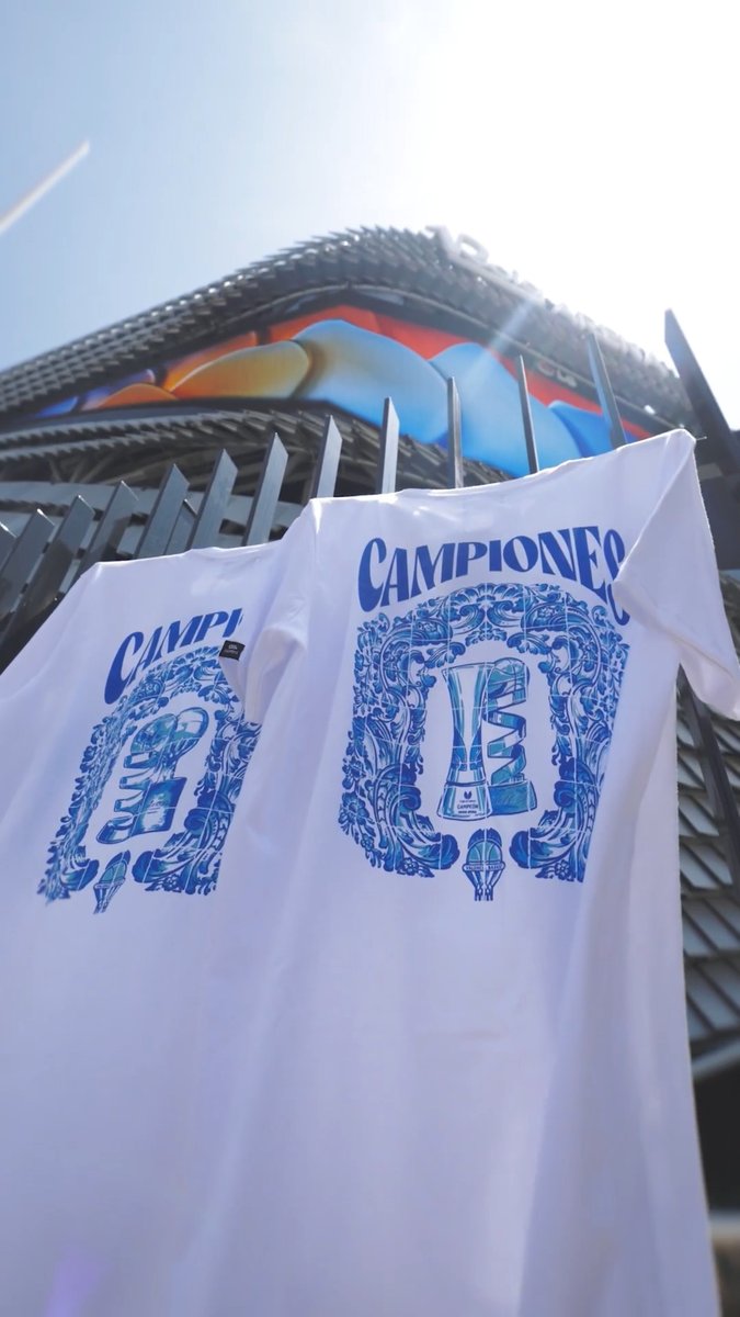 Açò és mel de romer 😍 Está feo que esto lo diga yo pero seguro que lo piensas... ¡Vaya dos camisetones te traigo! 🔥 Los 4 títulos de la 2025/26 en dos camisetas inspiradas en la tradicional cerámica de Manises en azul cobalto 🧡👕🏆 Te dejo enlace 🔗