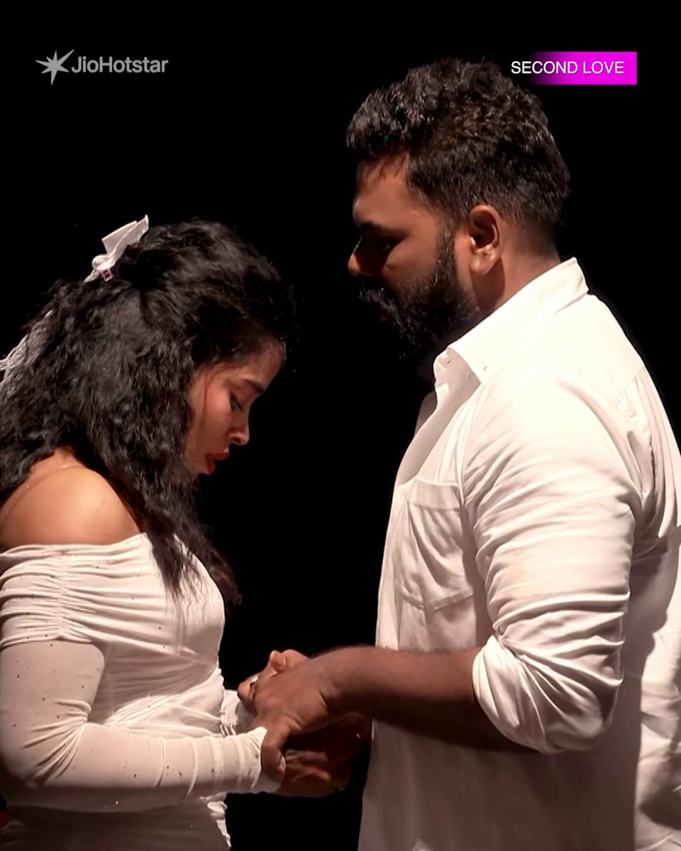 என்ன இவன் கட்டி புடிச்சது மட்டும் இல்லாம முத்தம் குடுத்துட்டான் 🥺
