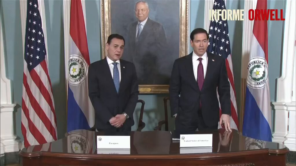 Marco Rubio va delineando con mayor claridad la situación en Venezuela, luego de los ajustes a un plan que se vio alterado por dos factores fundamentales: la imposibilidad de generar grandes inversiones mientras la tiranía chavista siga ocupando de facto el poder y la tragedia del doble terremoto, que demostró al mundo que el chavismo, además de criminal y ladrón, es profundamente inútil. Ahora se trabaja en dos frentes: impulsar la recuperación económica para mejorar la calidad de vida de los venezolanos y facilitar una transición política que permita a todos los sectores participar en la construcción del futuro gobierno del país. Es lo lógico y correcto. Rubio pide “paciencia”, y también es comprensible. Pero hay algo que no debe perderse de vista: desde la captura de Nicolás Maduro han pasado siete meses; la rabia, la indignación, el dolor y el desespero de los venezolanos, en cambio, llevan acumulándose desde mucho antes. Desde 2024, al menos.